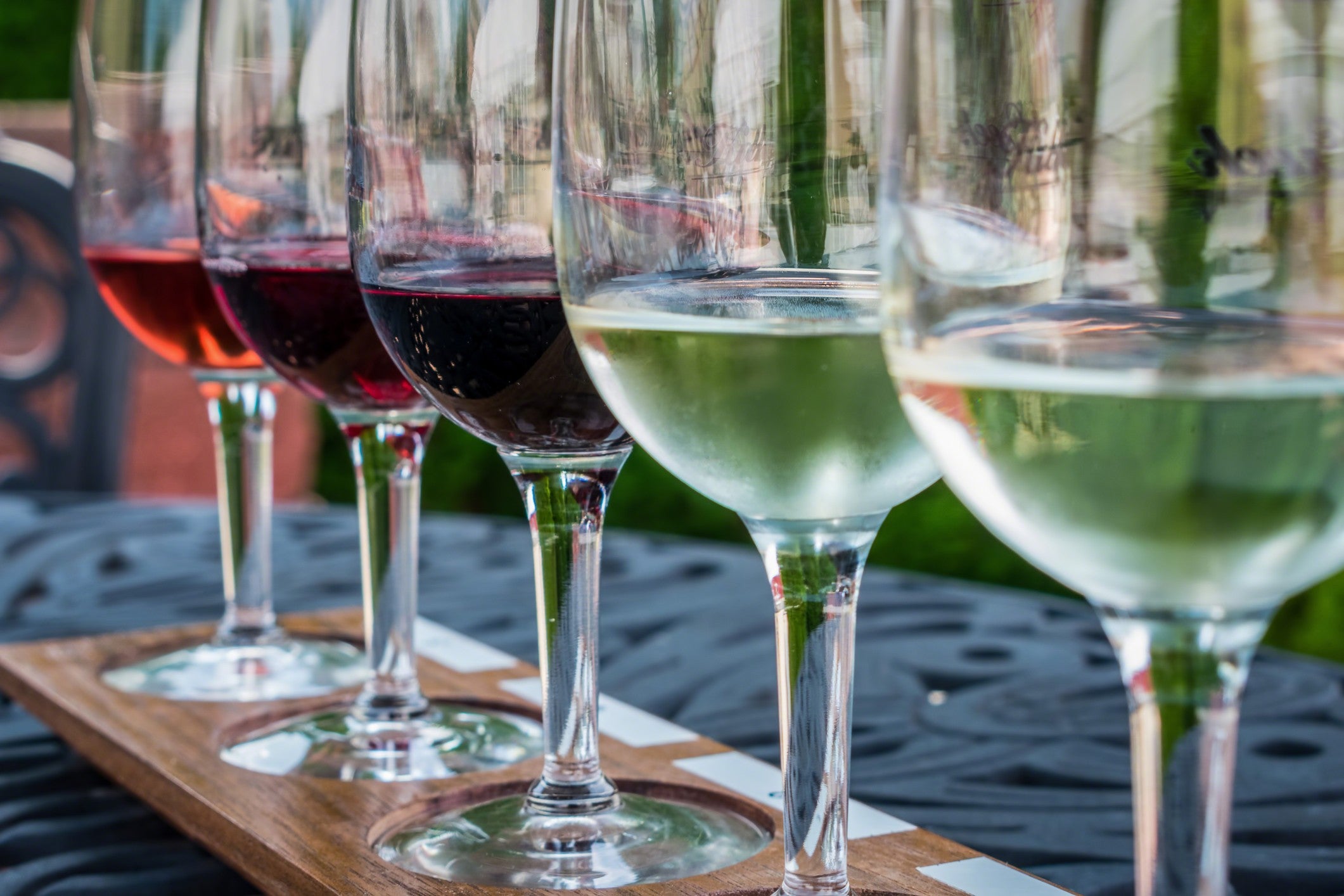 How To Know What Order To Taste A Flight Of Wines In - VinesseToday